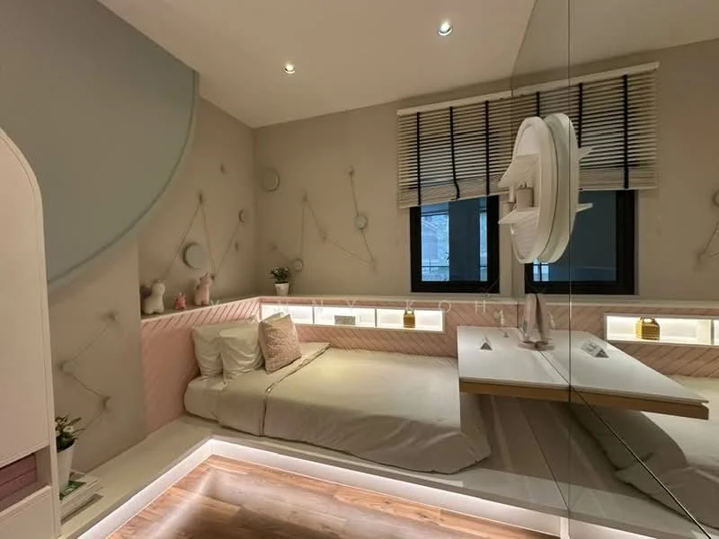 Bedroom features: queen-size bed with white bedding, upholstered headboard, built-in wardrobe with sliding doors, wall-mounted decorative elements, wooden flooring, recessed ceiling lights, window with blinds, decorative wall with pastel colors, shelf with decorative items, study desk with integrated lighting; style: modern.