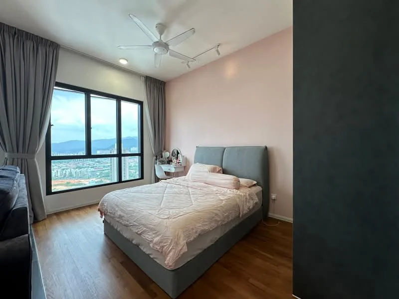Bedroom features: king-size bed with upholstered headboard, light pink bedding, 2 bedside tables, floor-to-ceiling windows, city view, grey curtains, wooden flooring, 5-blade ceiling fan with light, decorative wall art, built-in wardrobe; style: modern; view: city.