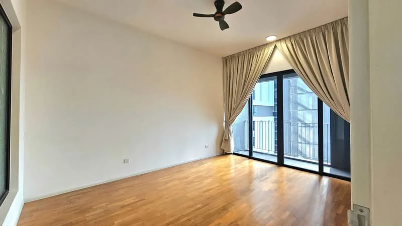 Living features: wooden flooring, white painted walls, 5-blade ceiling fan, floor-to-ceiling windows, sliding glass door, sheer curtains, balcony access, natural light; style: modern.