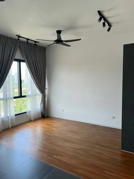 Living features: wooden flooring, white painted walls, 5-blade ceiling fan, floor-to-ceiling windows, sheer curtains, blackout curtains, track lighting, natural light, open layout; style: modern; view: city.