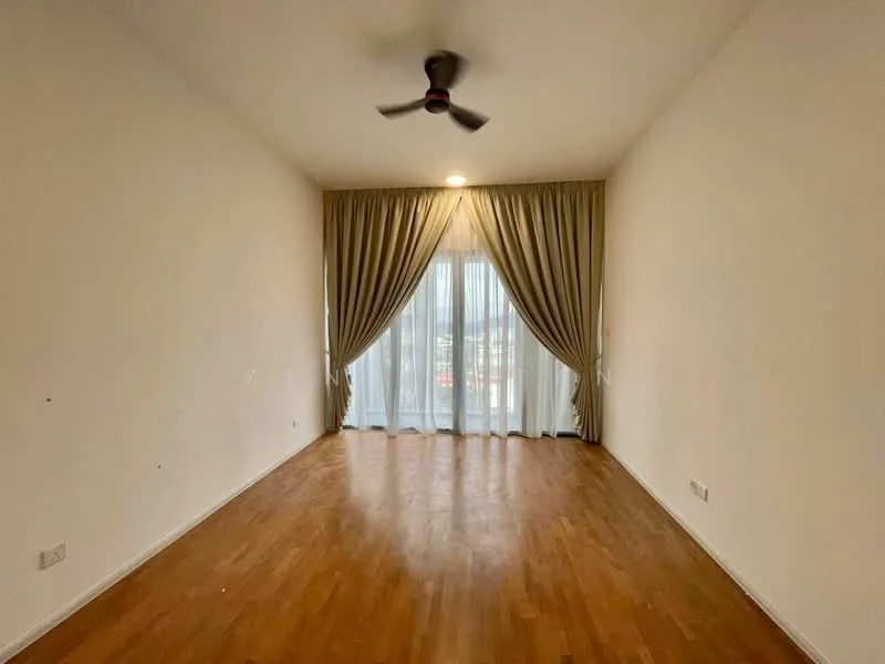 Living features: wooden flooring, white painted walls, 5-blade ceiling fan, floor-to-ceiling windows, sheer curtains, heavy drapes, recessed lighting; style: modern; view: city.