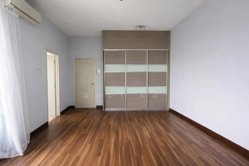 Bedroom features: wooden flooring, light grey painted walls, built-in wardrobe with sliding doors, 1 wall-mounted split AC, window with sheer curtains, ceiling light fixture; style: modern.