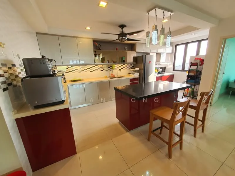Kitchen features: grey cabinets, red lower cabinets, black countertop, stainless-steel fridge, built-in oven, microwave, 4-burner gas hob, stainless-steel sink, chrome pull-down faucet, pendant lights, ceiling fan, tile flooring, wall-mounted shelves, backsplash with mosaic tiles, bar stools; style: modern.