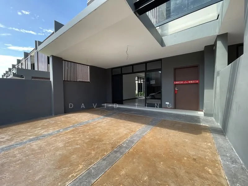 Exterior type: linked terrace house; features: concrete facade, grey painted walls, flat roof, manicured driveway, single main entrance door, large windows, surrounded by walls, outdoor space, modern architectural design; style: modern.