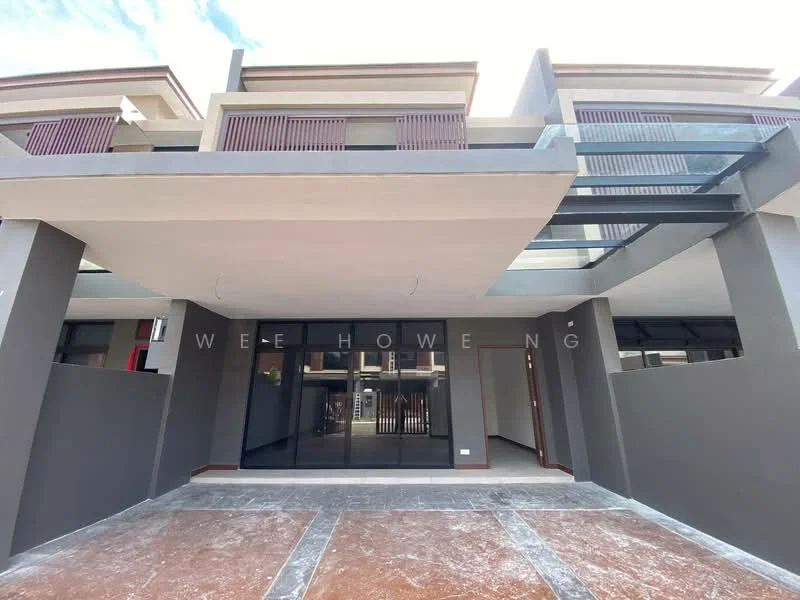 Exterior type: linked terrace house; features: grey painted facade, glass balcony railing, flat roof, manicured entrance, large glass windows, double-volume entrance, concrete flooring, modern architectural design; style: modern.