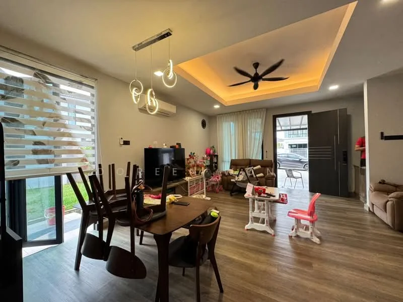 Living features: 5-blade ceiling fan with light, recessed downlights, sofa in beige, coffee table, TV console, wall-mounted TV, area rug, sliding glass door, floor-to-ceiling windows, wooden flooring, decorative wall with artwork, dining table with chairs, open layout; style: modern; view: garden.