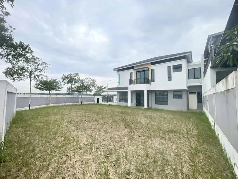 Exterior type: detached bungalow; features: two-storey building, large grassy yard, surrounding fence, multiple windows, balcony on upper floor, concrete facade, modern architectural design, landscaped area, driveway, open space around the building; style: modern.