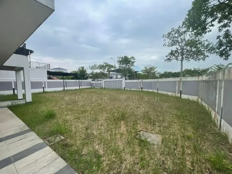 Exterior features: manicured lawn, surrounding fence, concrete pathway, landscaped garden area, mature trees, open space, grass area, paved area; style: modern.