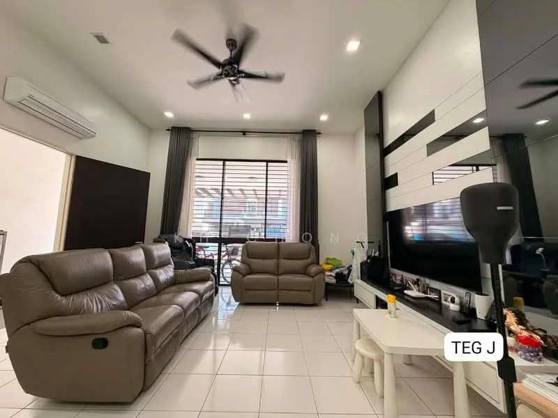 Living features: 3-seater leather sofa in beige, 2-seater leather sofa in beige, white coffee table, wall-mounted TV, entertainment unit, black feature wall with horizontal stripes, floor-to-ceiling windows with blinds, recessed LED downlights, ceiling fan, white tiled flooring, decorative items on shelves; style: modern.