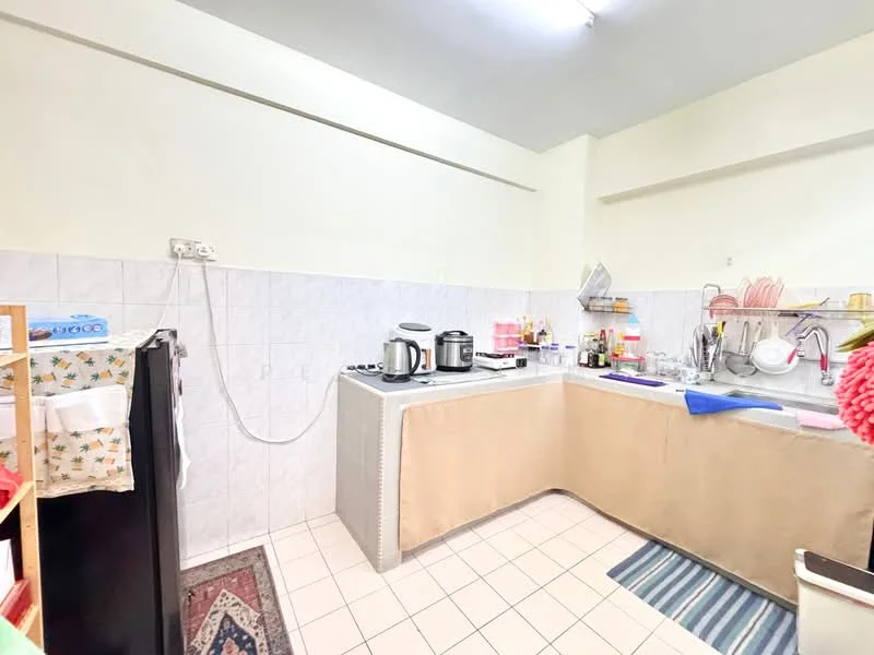 Kitchen features: L-shaped countertop, white tiled backsplash, stainless-steel sink, chrome pull-down faucet, built-in stove, microwave, kettle, refrigerator, wooden cabinetry, textured grey countertop, ceramic tile flooring, area rug with geometric pattern, wall-mounted shelves; style: modern.