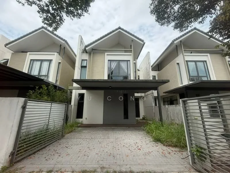 Exterior type: semi-detached house; features: cream painted facade, pitched tile roof, double-volume main entrance, manicured lawn, paved driveway, surrounded by greenery, large windows, balconies on upper floor; style: modern.
