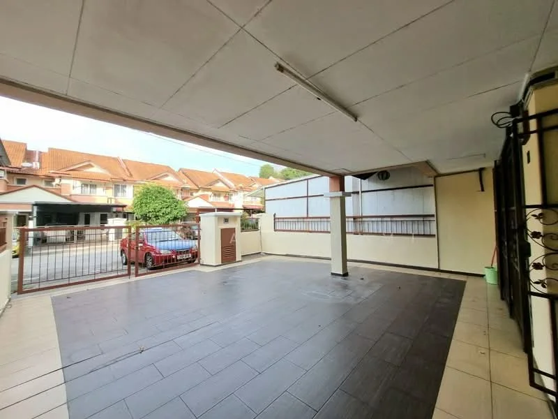 Exterior type: linked terrace house; features: paved driveway, covered car porch, fenced perimeter, gate at entrance, street view, surrounded by residential houses, manicured landscaping; style: modern.