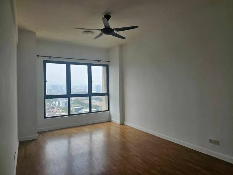 Room features: wooden flooring, white painted walls, 5-blade ceiling fan, floor-to-ceiling windows, city view; style: modern; view: city.