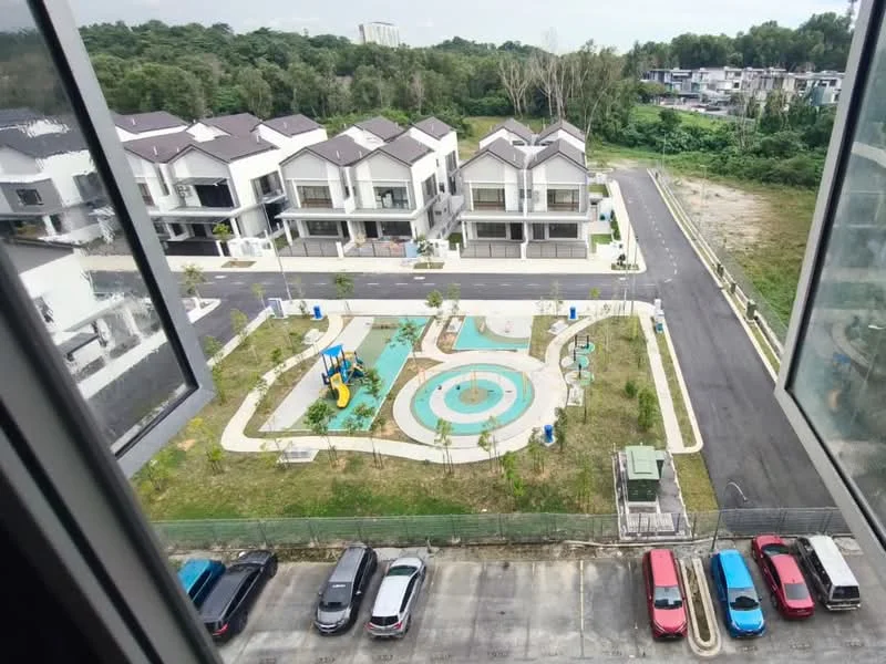 Exterior type: linked terrace house; features: children's playground, swimming pool, landscaped garden, manicured lawn, paved walkways, parking lot with multiple vehicles, surrounding greenery, two-storey linked terrace houses, road access, fenced perimeter; style: modern.