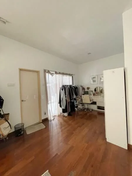 Room features: light wood flooring, white painted walls, dropped ceiling, window with sheer curtains, door with simple design, built-in wardrobe, study desk with chair, clothes rack with hanging clothes, wastebasket; style: minimalist.