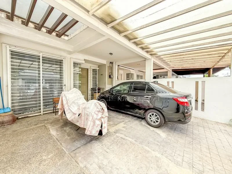 Exterior type: linked terrace house; features: paved driveway, car porch with awning, white painted facade, sliding glass door, grill windows, covered walkway, manicured lawn, surrounded by fencing; style: modern.