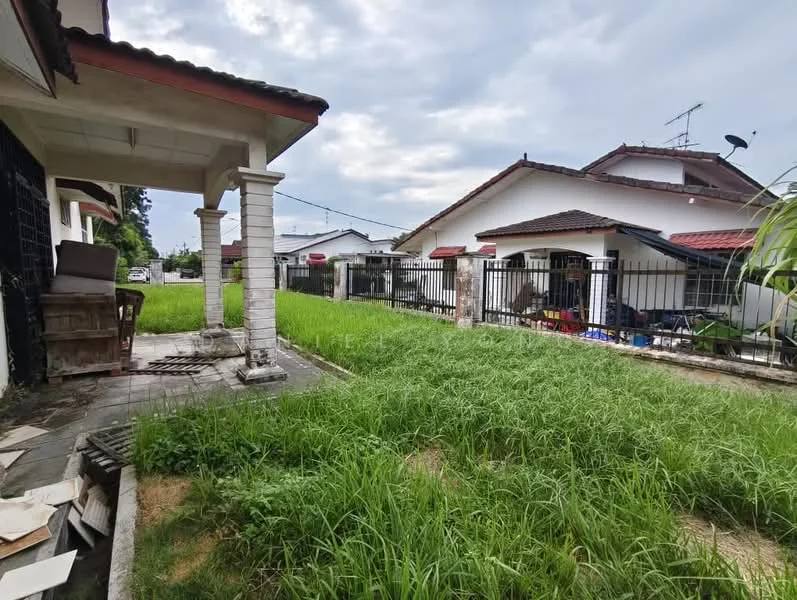 Exterior type: semi-detached house; features: manicured lawn, fenced yard, paved walkway, porch with columns, single-storey, surrounded by greenery, adjacent houses visible, roof with tiles; style: modern.