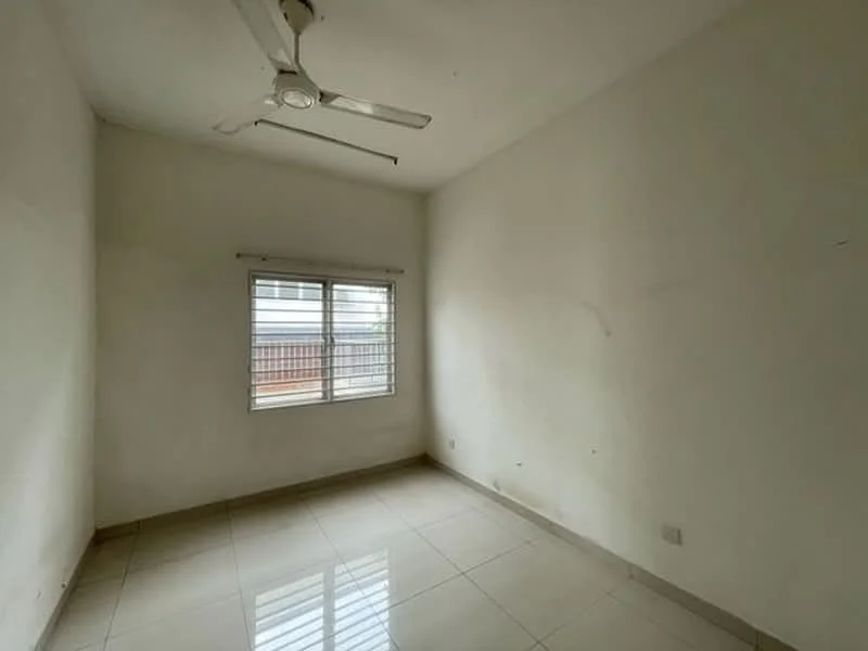 Room features: white painted walls, glossy ceramic tile flooring, ceiling fan, window with horizontal blinds.
