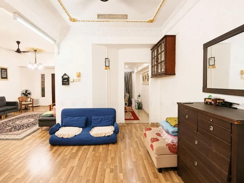 Living features: wooden flooring, white painted walls, crown moulding, 5-blade ceiling fan with light, wall-mounted mirror, wooden chest of drawers, sofa with blue upholstery, decorative rug with geometric pattern, built-in shelving unit, light fixture with multiple bulbs; style: modern.