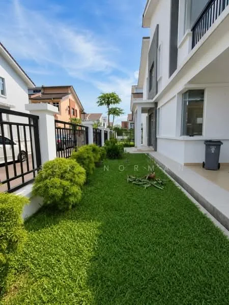 Exterior type: linked terrace house; features: manicured lawn, hedge landscaping, paved walkway, white painted facade, two-storey structure, windows with black frames, garbage bin, surrounding greenery, clear blue sky, driveway with parked cars; style: modern.