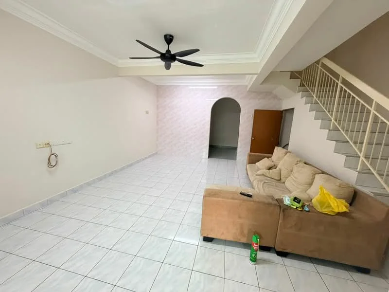Living features: cream painted walls, white tiled flooring, 5-blade ceiling fan, sofa in beige fabric, coffee table, TV console, area rug, staircase with metal railing, arched doorway, open layout; style: modern.