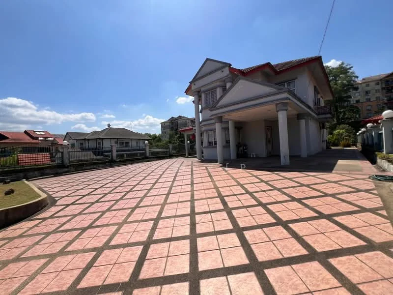 Exterior type: detached bungalow; features: pink tiled driveway, covered porch, two-storey structure, red tiled roof, white painted facade, surrounded by greenery, manicured lawn, fenced perimeter, multiple windows, balcony on upper level; style: modern.