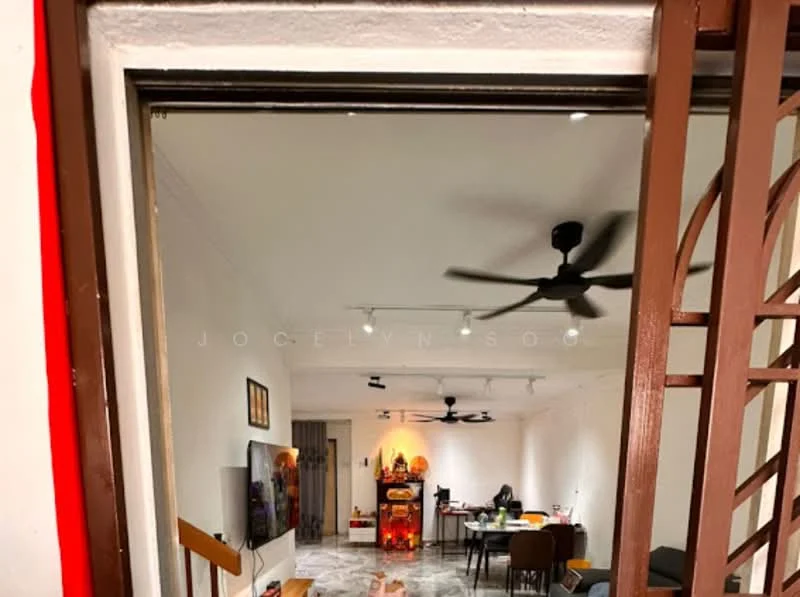 Room features: white painted walls, polished concrete flooring, 5-blade ceiling fan, recessed LED downlights, dining table, chairs, TV console, decorative items, wall-mounted TV, open layout; style: modern.