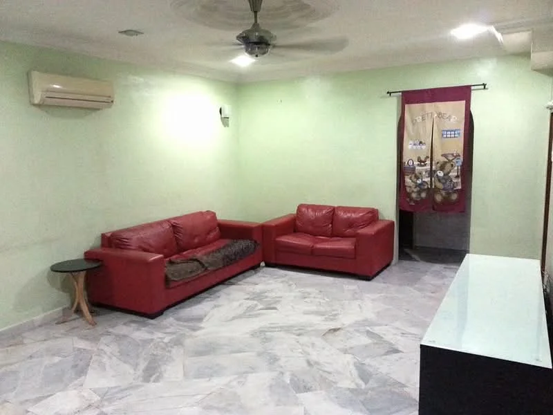 Living features: red leather 3-seater sofa, red leather 2-seater sofa, marble flooring, green painted walls, ceiling fan, wall-mounted air conditioning unit, TV console, decorative curtain; style: modern.