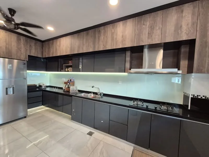 Kitchen features: stainless-steel fridge, black granite countertop, black cabinetry with glossy finish, wood paneling on upper cabinets, built-in stainless-steel range hood, 2-burner gas hob, white backsplash, recessed LED lighting, marble tile flooring, ceiling fan; style: modern.