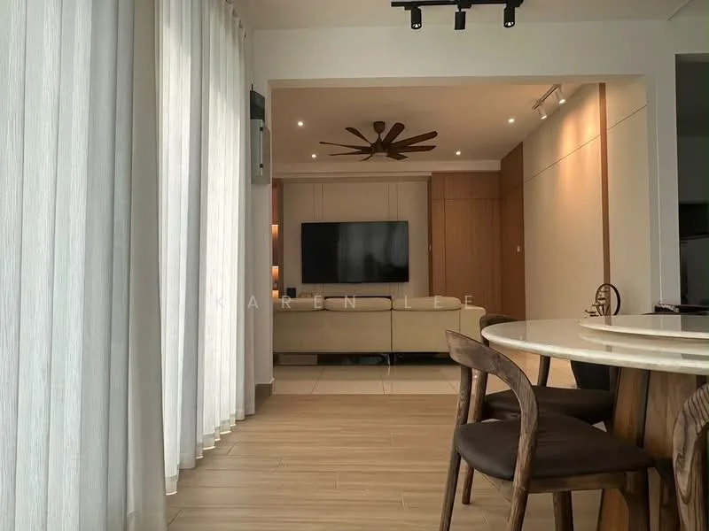 Living features: 5-blade ceiling fan with light, wall-mounted TV, sofa in beige, coffee table, area rug, light-colored walls, wooden flooring, recessed downlights, floor-to-ceiling windows with sheer curtains; style: modern. Dining features: round dining table, wooden dining chairs; style: modern.
