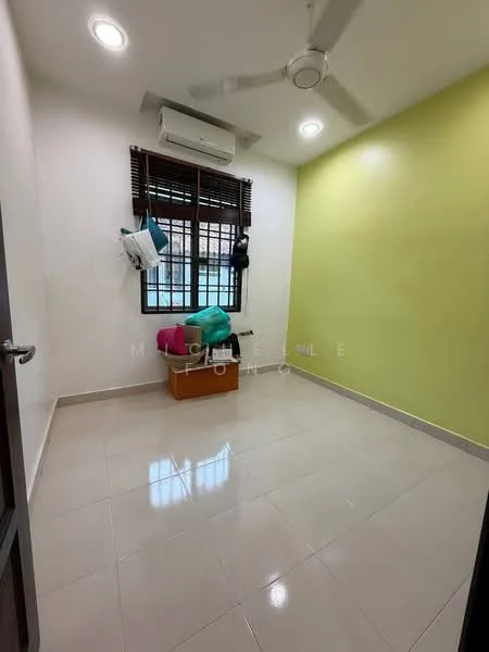 Room features: light green painted walls, white painted walls, glossy tile flooring, ceiling fan, wall-mounted air conditioning unit, window with wooden blinds, single window, decorative items on the floor; style: modern.