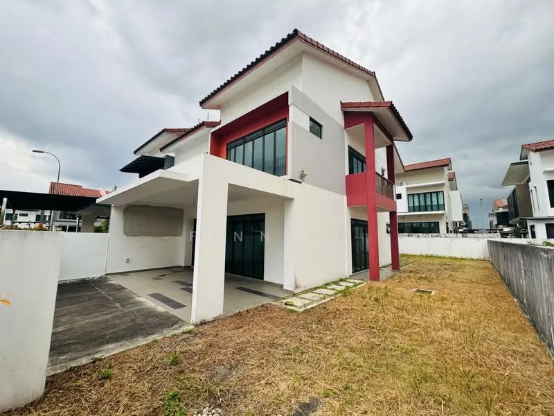 Exterior type: detached bungalow; features: two-storey building, flat roof, white painted facade, red accent wall, large windows, covered car porch, manicured lawn, concrete pathway, surrounded by low fencing, minimal landscaping; style: modern.