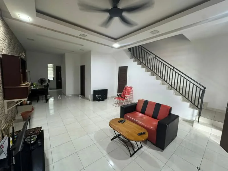 Living features: white painted walls, glossy tile flooring, 5-blade ceiling fan, sofa with red and black upholstery, wooden coffee table, TV console, wall-mounted TV, decorative wall with stone cladding, staircase with metal railing, large windows for natural light; style: modern.