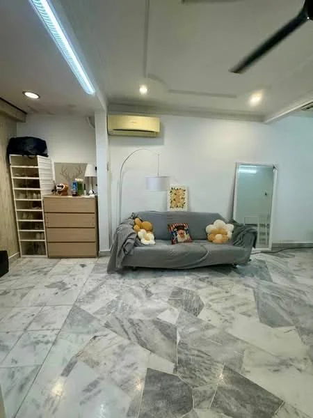 Living features: grey fabric sofa, marble tile flooring, 1 wall-mounted split AC, recessed downlights, decorative mirror, wooden dresser with drawers, floor lamp, decorative cushions, white painted walls, ceiling with crown moulding; style: modern.