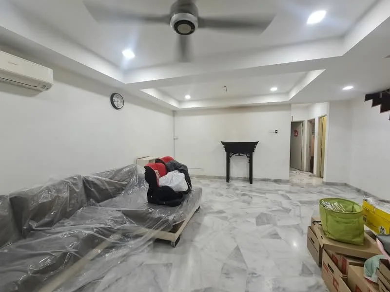 Living features: marble flooring, white painted walls, tray ceiling with recessed lighting, 5-blade ceiling fan with light, sofa with protective covering, wall clock, air conditioning unit, open space layout, boxes for storage; style: modern.