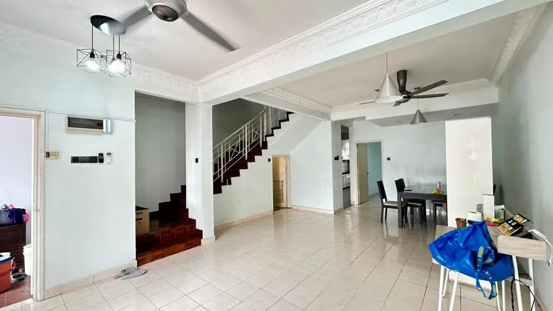 Living features: white painted walls, tile flooring, tray ceiling, 5-blade ceiling fan, recessed downlights, dining table with chairs, staircase leading to upper floor, open layout, natural light from windows, decorative crown moulding; style: modern. Room features: white painted walls, tile flooring, 5-blade ceiling fan, recessed downlights.