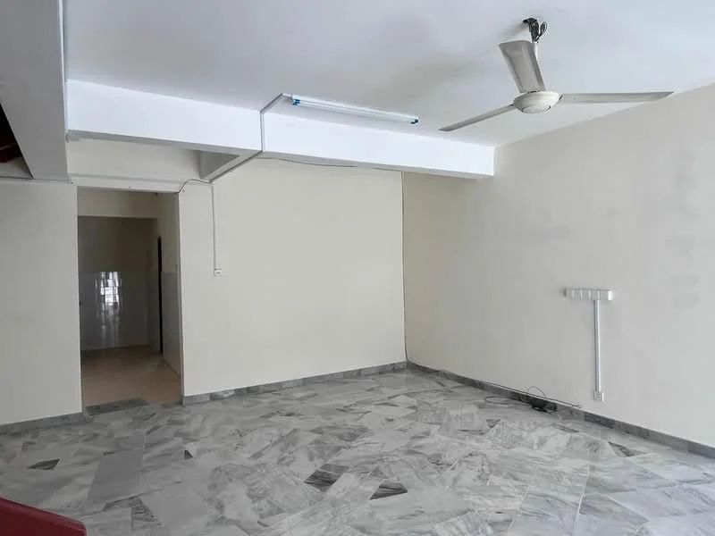 Living features: marble flooring, white painted walls, ceiling fan, recessed lighting, open layout, no visible furniture, large floor area, neutral color scheme; style: minimalist. Room features: white painted walls, tile flooring.