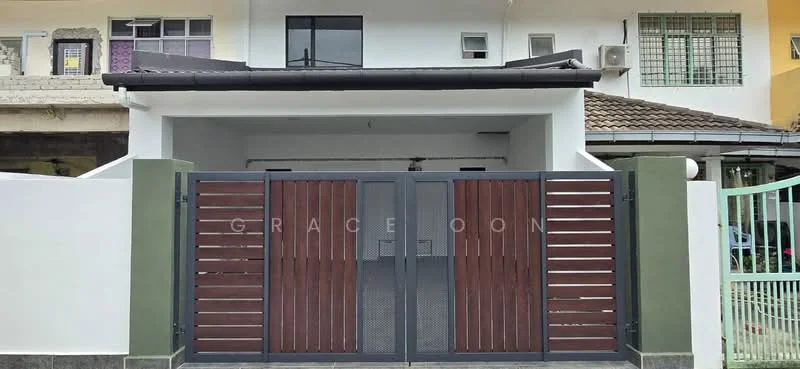Exterior type: linked terrace house; features: white painted facade, flat roof, wooden gate, metal gate, front porch, air conditioning unit visible, manicured lawn, paved walkway, green fence, single-storey; style: modern.