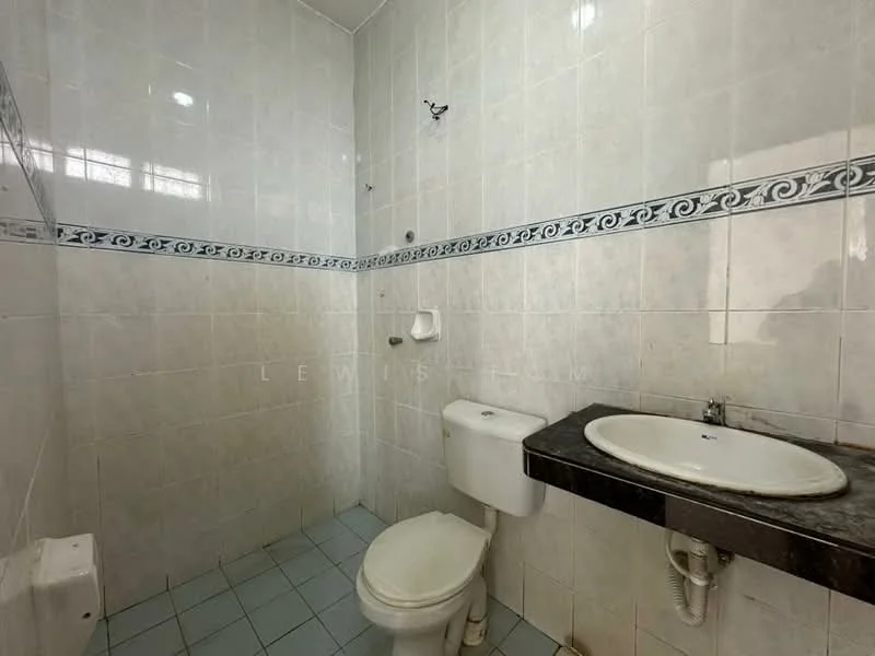 Bathroom features: white tiled walls, light grey tiled flooring, single-sink vanity with black countertop, one-piece toilet, chrome faucet, shower head mounted on wall, decorative border tile, mirror above sink.