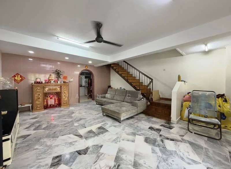 Living features: marble flooring, 5-blade ceiling fan, sofa in grey fabric, wooden staircase, decorative wooden cabinet, wall-mounted decorations, open space layout, natural light from windows; style: modern.