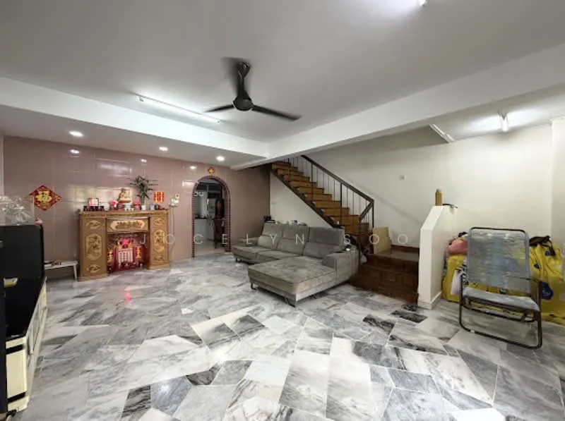 Living features: marble flooring, grey sectional sofa, 5-blade ceiling fan, wall-mounted decorative cabinet, staircase with wooden steps, recessed downlights, decorative wall with pink tiles, open layout; style: modern.
