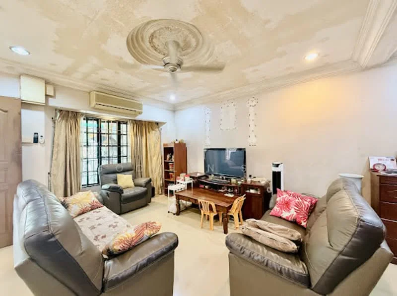 Living features: 2 leather armchairs in grey, 3-seater fabric sofa with floral cushions, coffee table, TV console, wall-mounted TV, ceiling fan, recessed downlights, cream painted walls, light-colored tiled flooring, curtains, decorative wall elements, wooden shelving unit, small children's table and chairs; style: traditional.