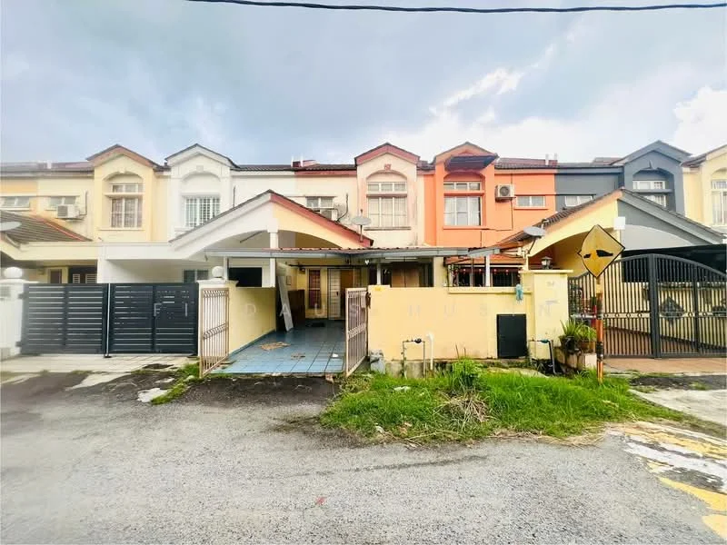 Exterior type: linked terrace house; features: two-storey linked terrace, yellow painted facade, orange painted facade, white painted facade, gated entrance, car porch, manicured lawn, paved walkway, security gate, visible air conditioning units, front yard with grass, street view; style: modern.