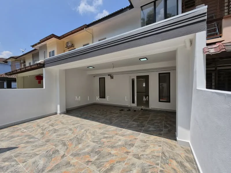 Exterior type: linked terrace house; features: open car porch, grey tiled flooring, white painted walls, two large windows, two ceiling lights, covered area, surrounding walls, clear blue sky; style: modern.