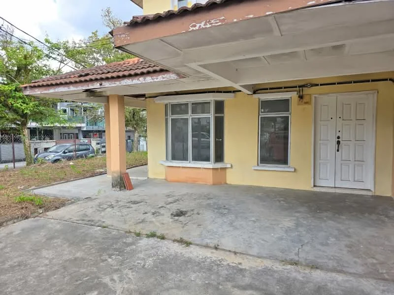 Exterior type: semi-detached house; features: yellow painted facade, flat roof, concrete flooring, front porch area, large windows, double front door, manicured lawn area, surrounded by greenery; style: modern.