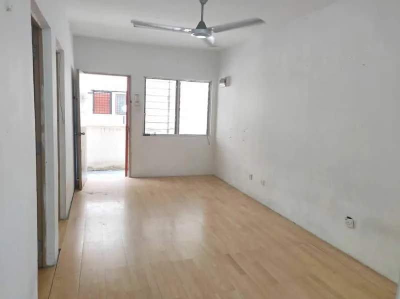 Room features: white painted walls, light wood flooring, ceiling fan, floor-to-ceiling window, sliding glass door, natural light, air conditioning unit; style: minimalist.