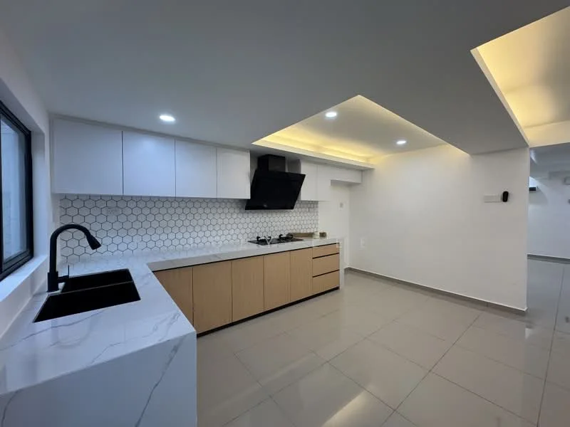 Kitchen features: white hexagon tile backsplash, marble countertop, wood cabinetry with flat-panel design, black single-bowl stainless-steel sink, black pull-down faucet, built-in gas hob, black range hood, recessed LED downlights, grey ceramic tile flooring, white painted walls, open layout; style: modern.