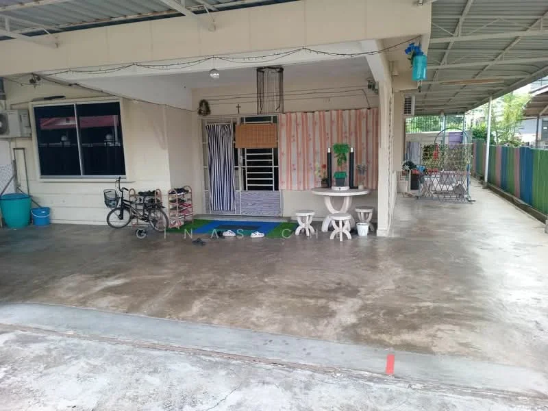 Exterior type: linked terrace house; features: concrete flooring, covered porch area, large window, decorative wall panels, outdoor table with chairs, bicycle, shoe rack, hanging light fixture, fenced area, colorful boundary wall; style: modern.
