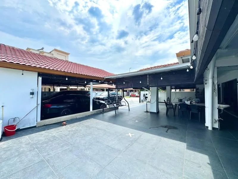 Exterior type: linked terrace house; features: covered car porch, paved flooring, red tiled roof, outdoor dining area, string lights, multiple parking spaces, surrounding greenery, open-air layout; style: modern.