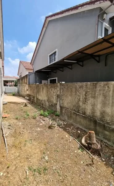 Exterior type: linked terrace house; features: grey painted facade, single-storey, concrete wall, manicured lawn area, paved walkway, overhang awning, surrounded by residential buildings, clear sky; style: modern.